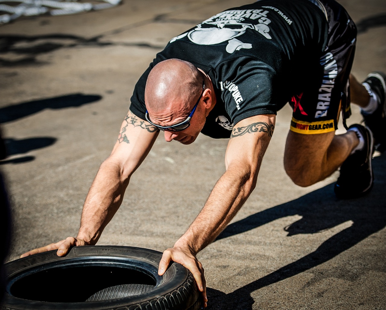 tyre push, tyre workout, training-2140998.jpg